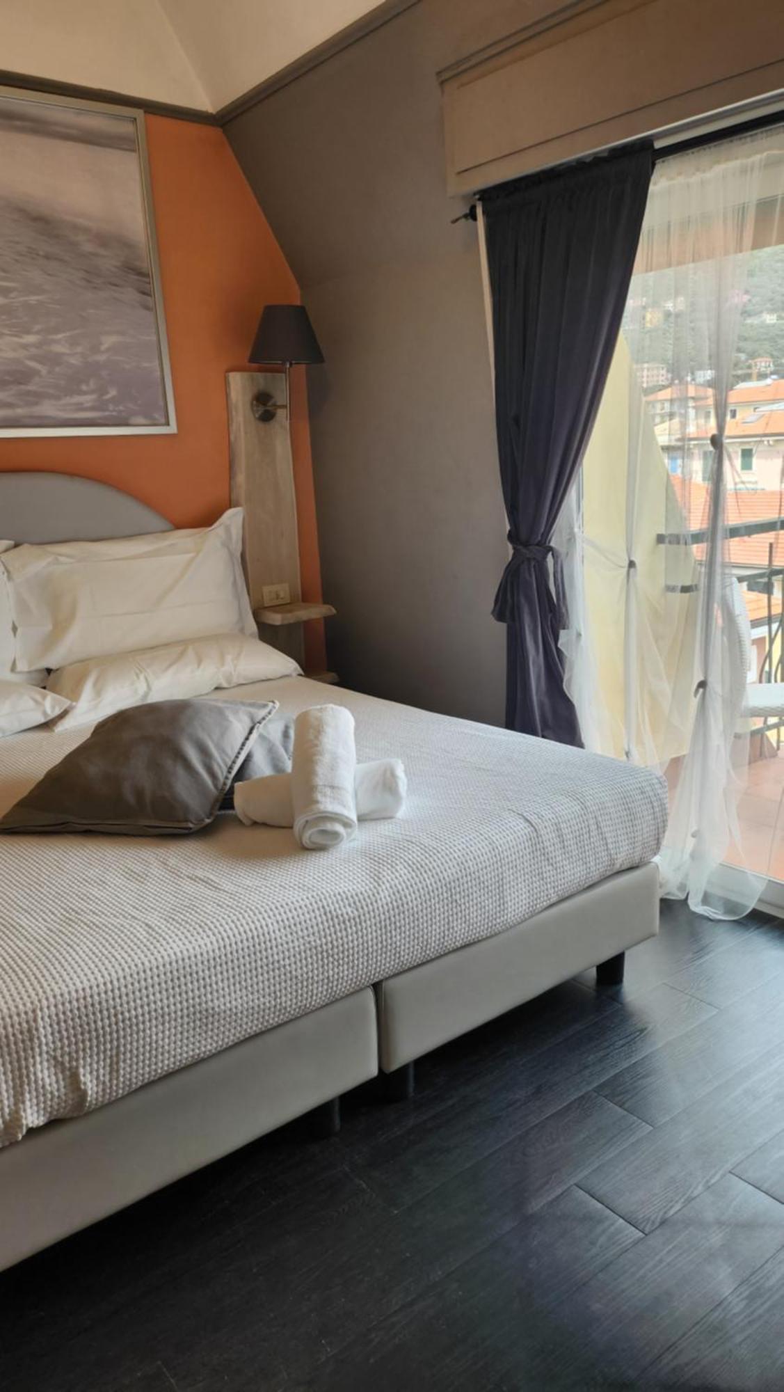 Hotel Zia Piera Chiavari Exteriör bild
